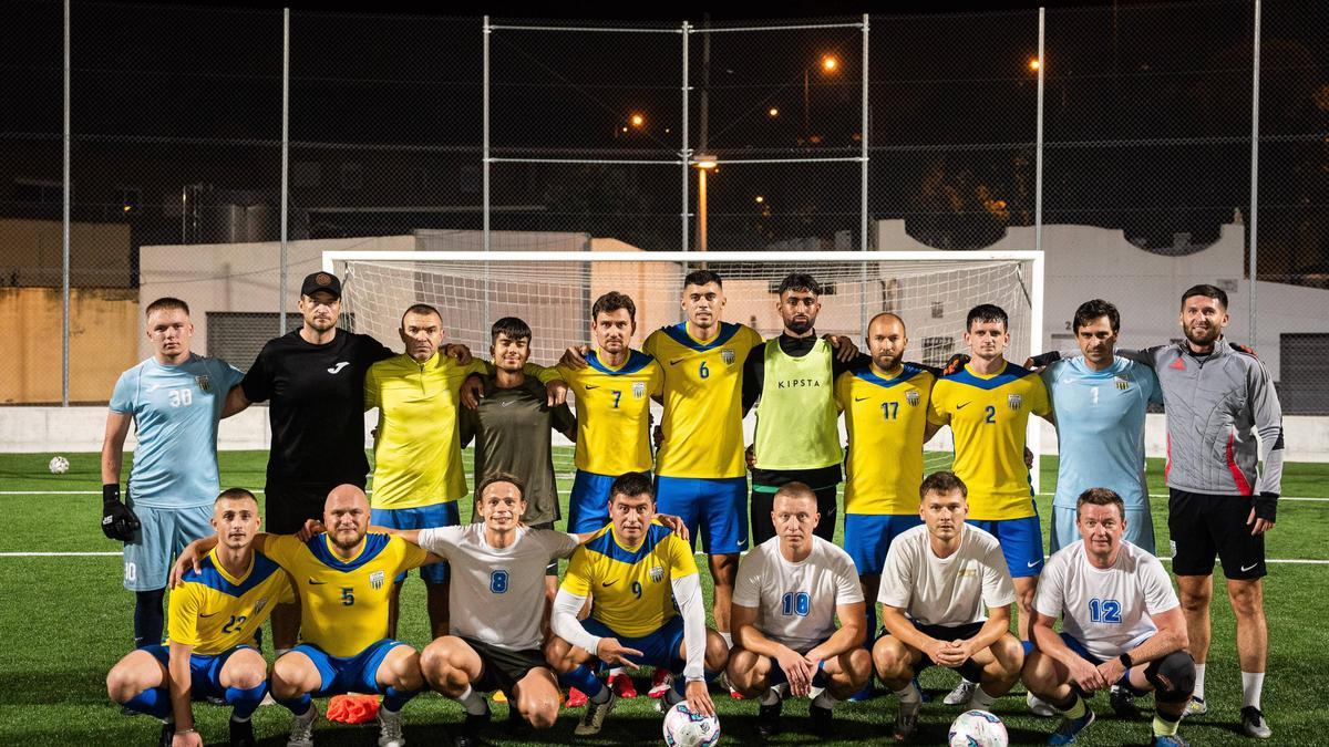 El equipo Legión FC, integrado por jugadores ucranianos, en el Camp Municipal de Futbol Vallbona.