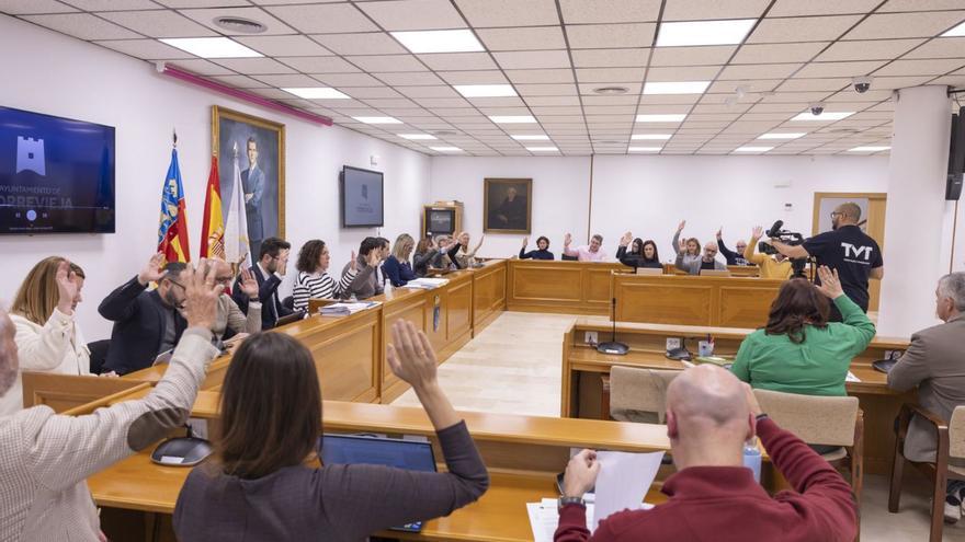 Un momento del pleno del Ayuntamiento de Torrevieja. | JOAQUÍN CARRIÓN