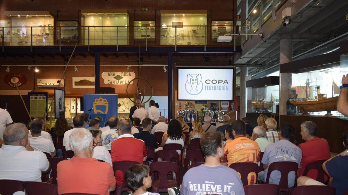 Un momento del sorteo de la Copa Federación