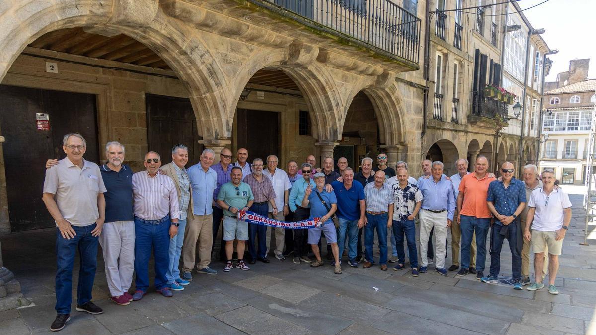 Los veteranos del Obradoiro antes de comenzar su clásica comida anual.