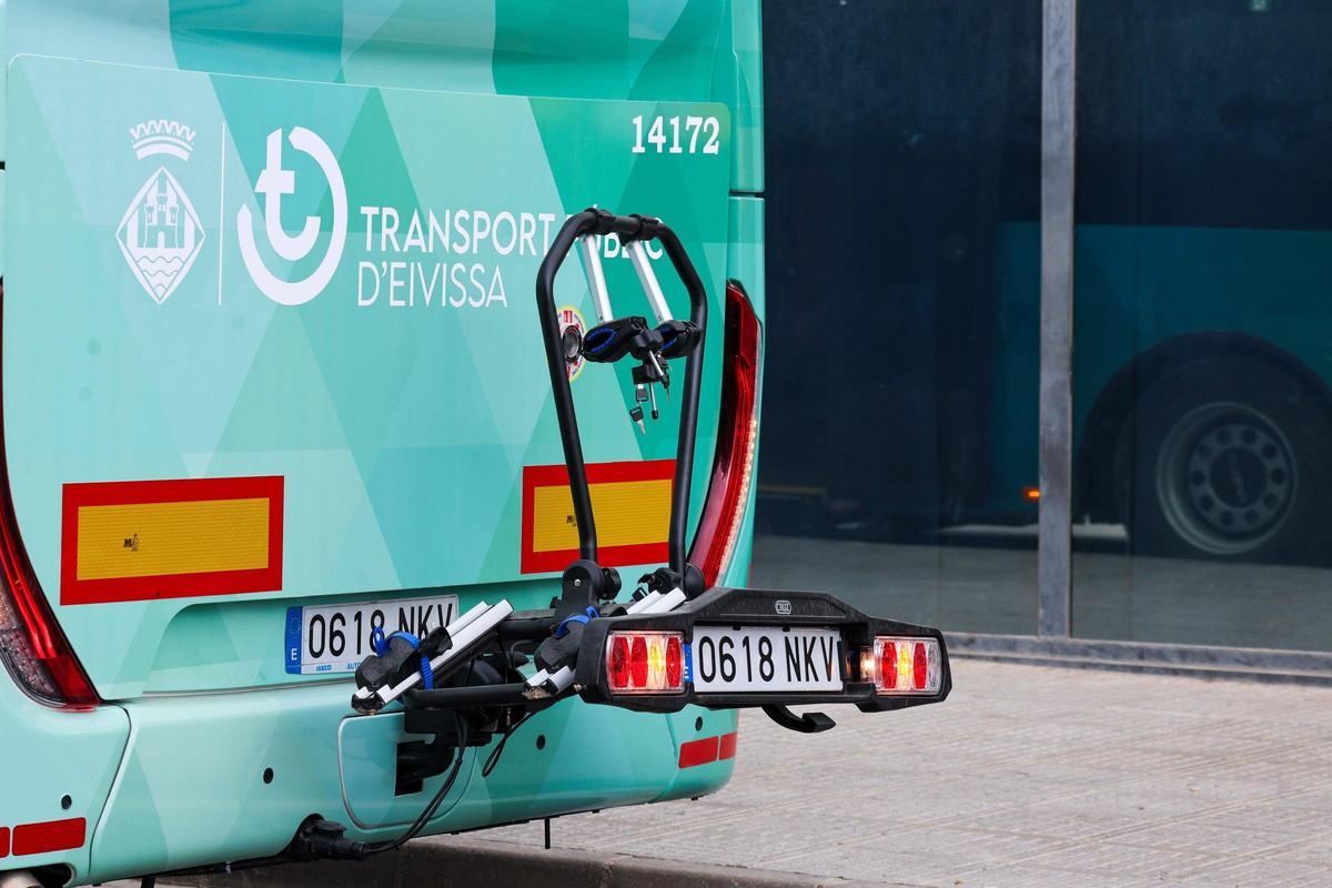 Imágenes del inicio de la nueva contrata de autobuses de Ibiza