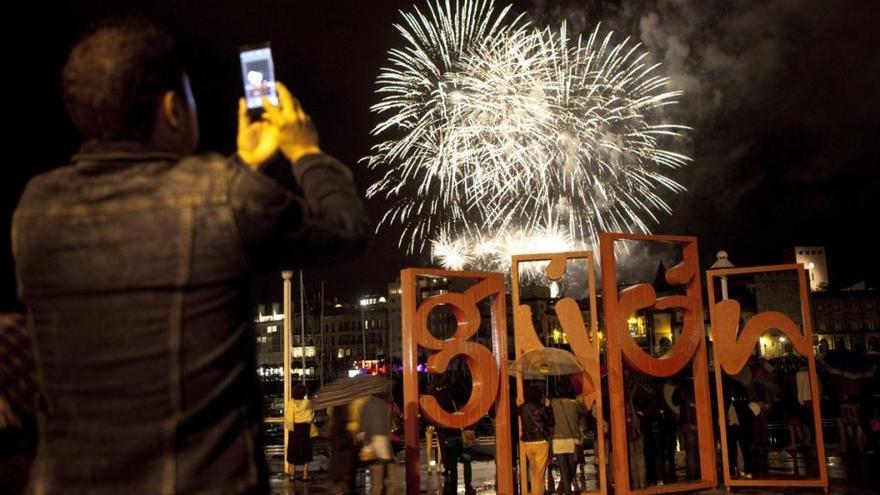 La Policía suma a sus alertas festivas por los fuegos los &quot;selfies absurdos y peligrosos&quot;