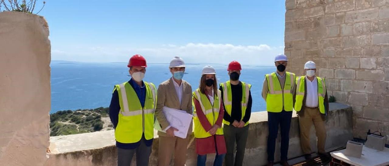 Representación de Turespaña en la visita al Parador de Ibiza. Turespaña