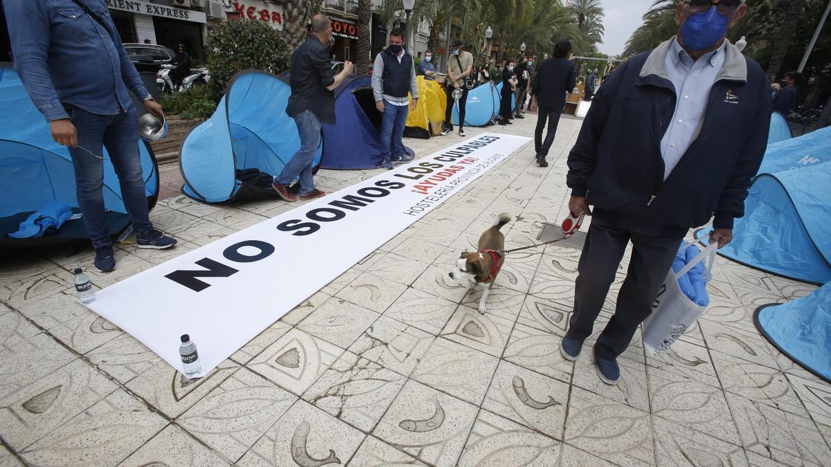 Pancarta desplegada por los participantes en la movilización