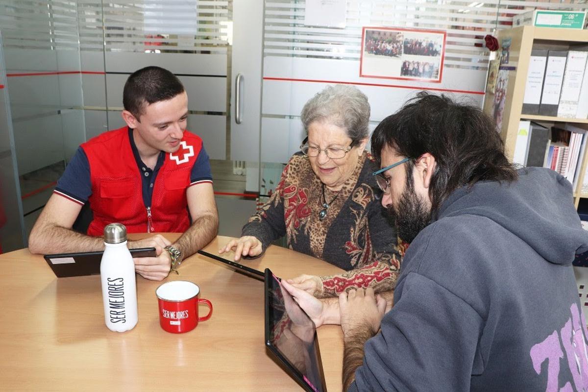 Cruz Roja alerta de la creciente vulnerabilidad de las mujeres mayores