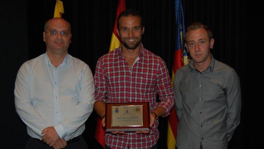 Homenaje de La Vila al jugador de rugby César Sempere