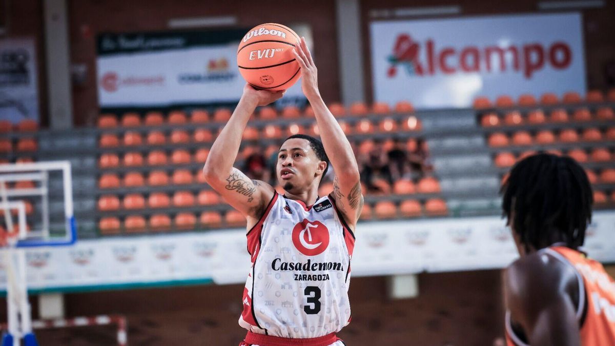 AJ Slaughter, durante un partido con el Casademont Zaragoza