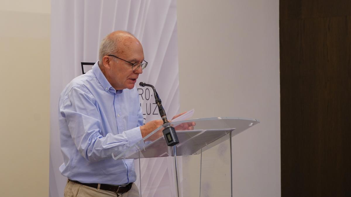 Justo Navarro, director del Centro Andaluz de las Letras durante la presentación de la nueva programación