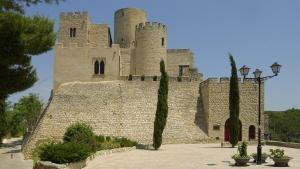 El castillo de Castellet i la Gornal, donde está ubicado el Centro Internacional Unesco para las Reservas de la Biosfera Mediterráneas (CIURBN), sede de la Fundación Abertis. 