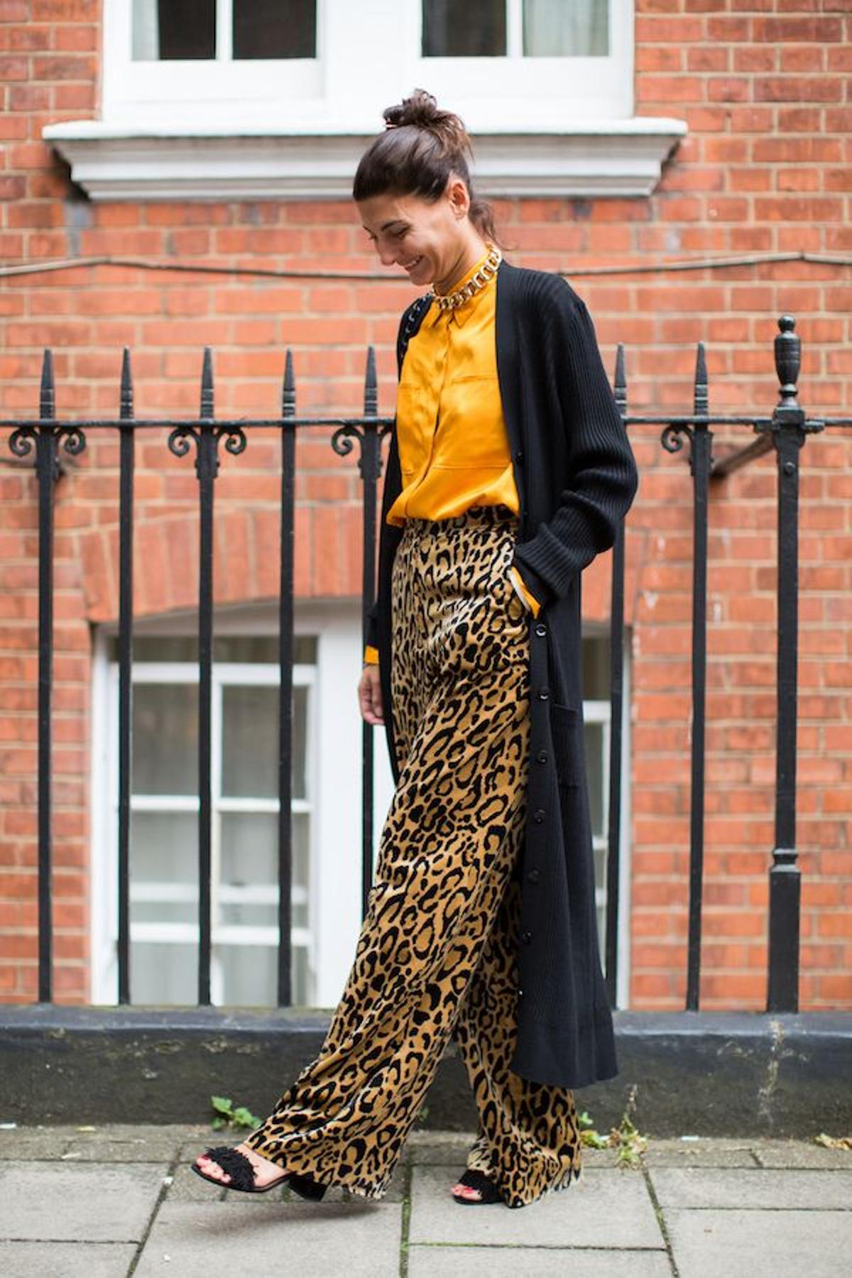 Streetstyle London con blusa amarilla