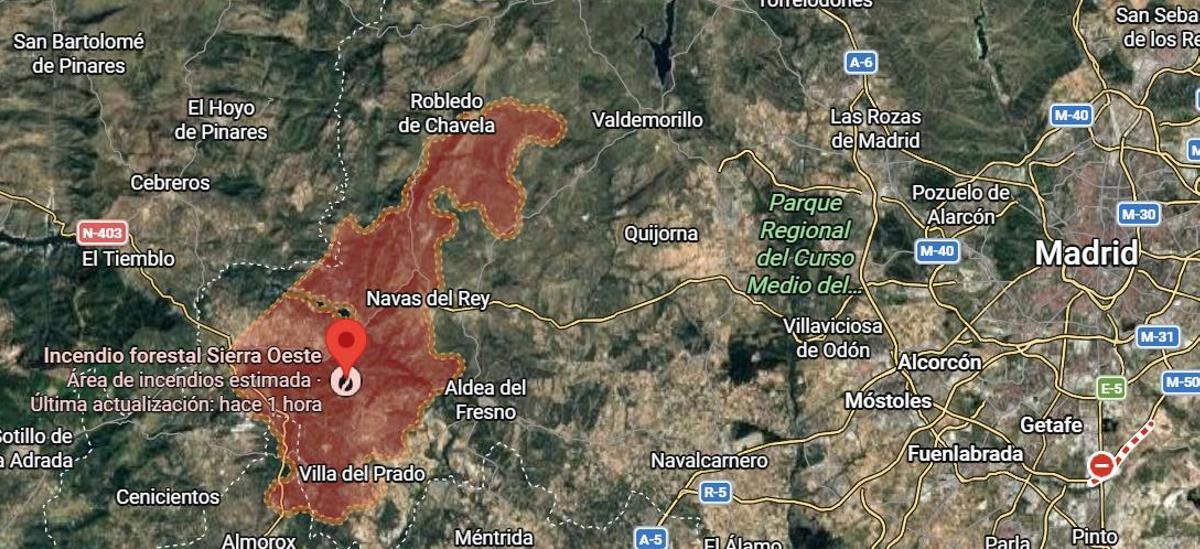 Captura de la vista satelital del incendio en la Sierra Oeste desde Google Maps