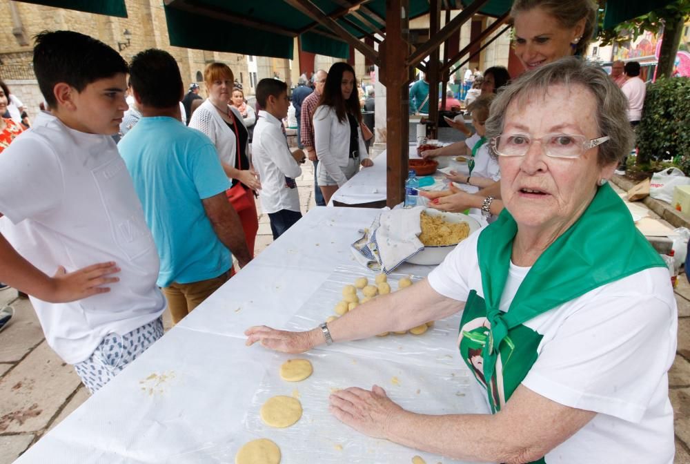 Concurso de escanciadores del Festival de la sidra de Nava