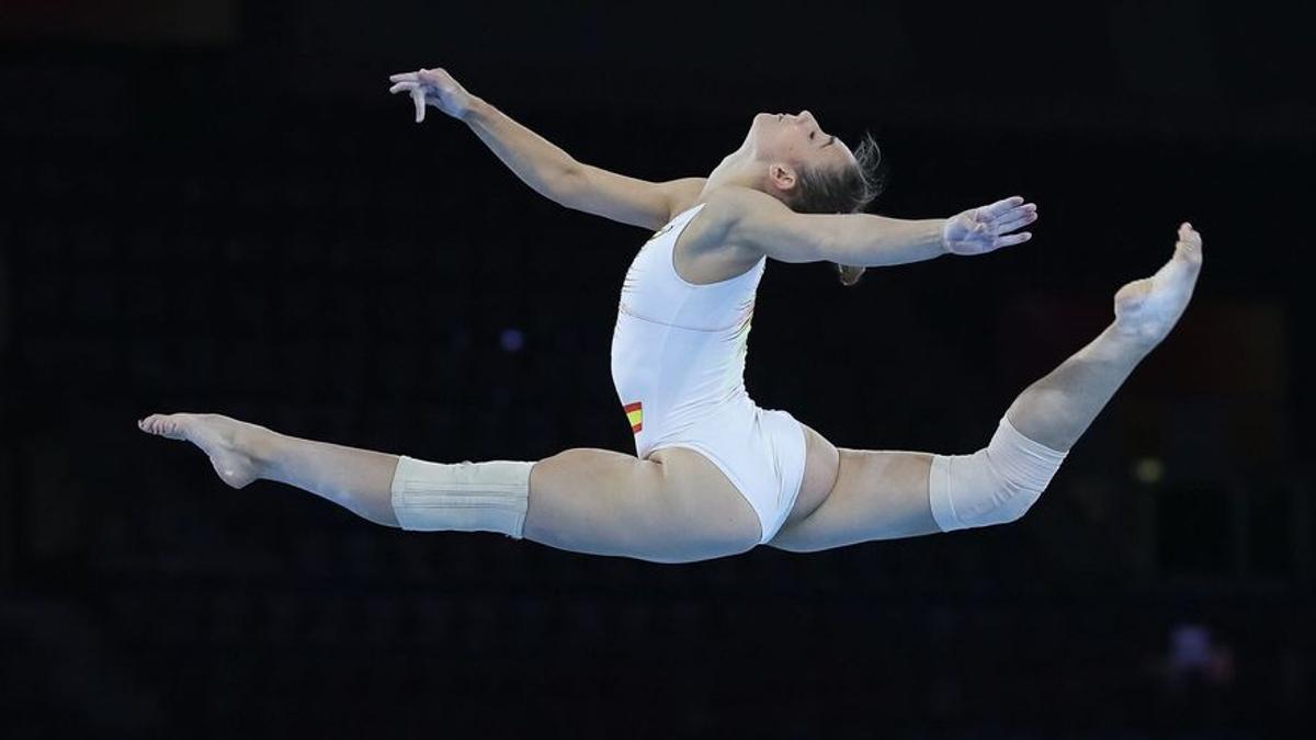 Cintia Rodríguez durante un ejercicio de gimnasia.