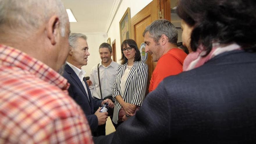 Luis Taboada se decanta por una alianza en minoría con la socialista Mari Carmen Silva. // Bernabé/Javier Lalín