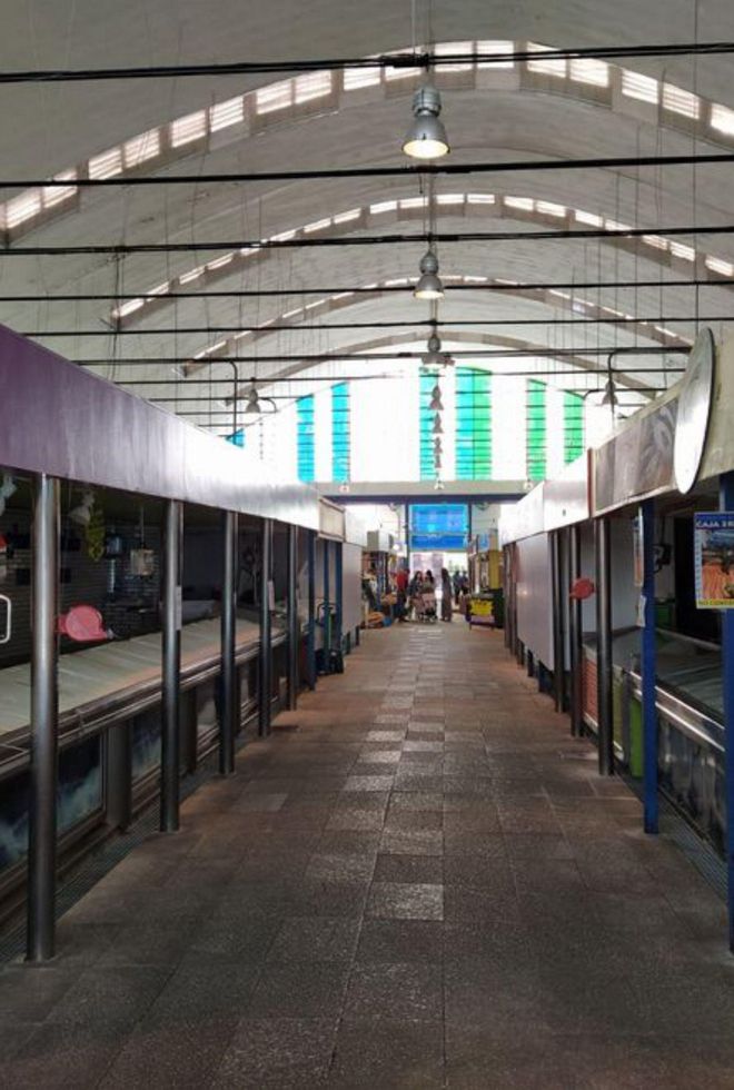 La plaza de abastos de La Felguera acoge una feria de coleccionismo