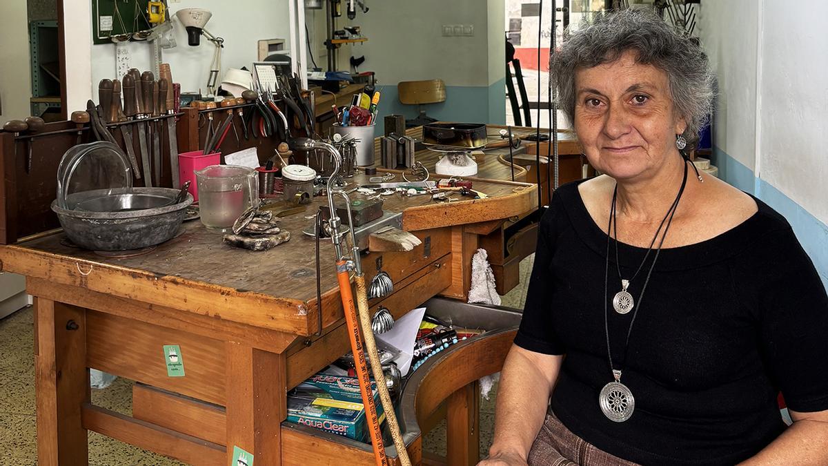 Los viejos oficios: Ana María Martínez Gómez, orfebre
