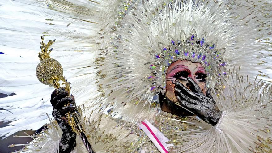 Actuación y coronación de Vulcano, Drag Queen del Carnaval de Las Palmas de Gran Canaria 2022