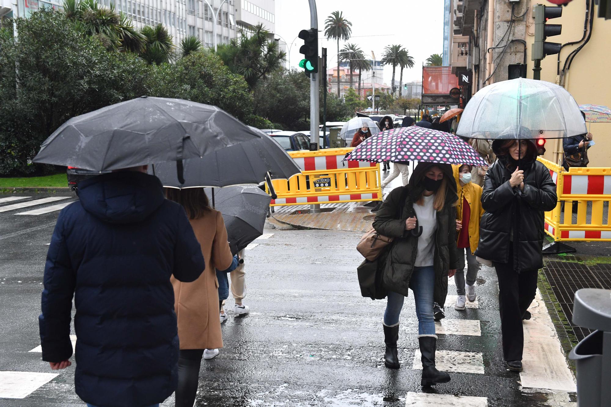 Los restos de la borrasca dejarán olas que superarán los seis metros, con nieve por encima de 800 metros en Ourense