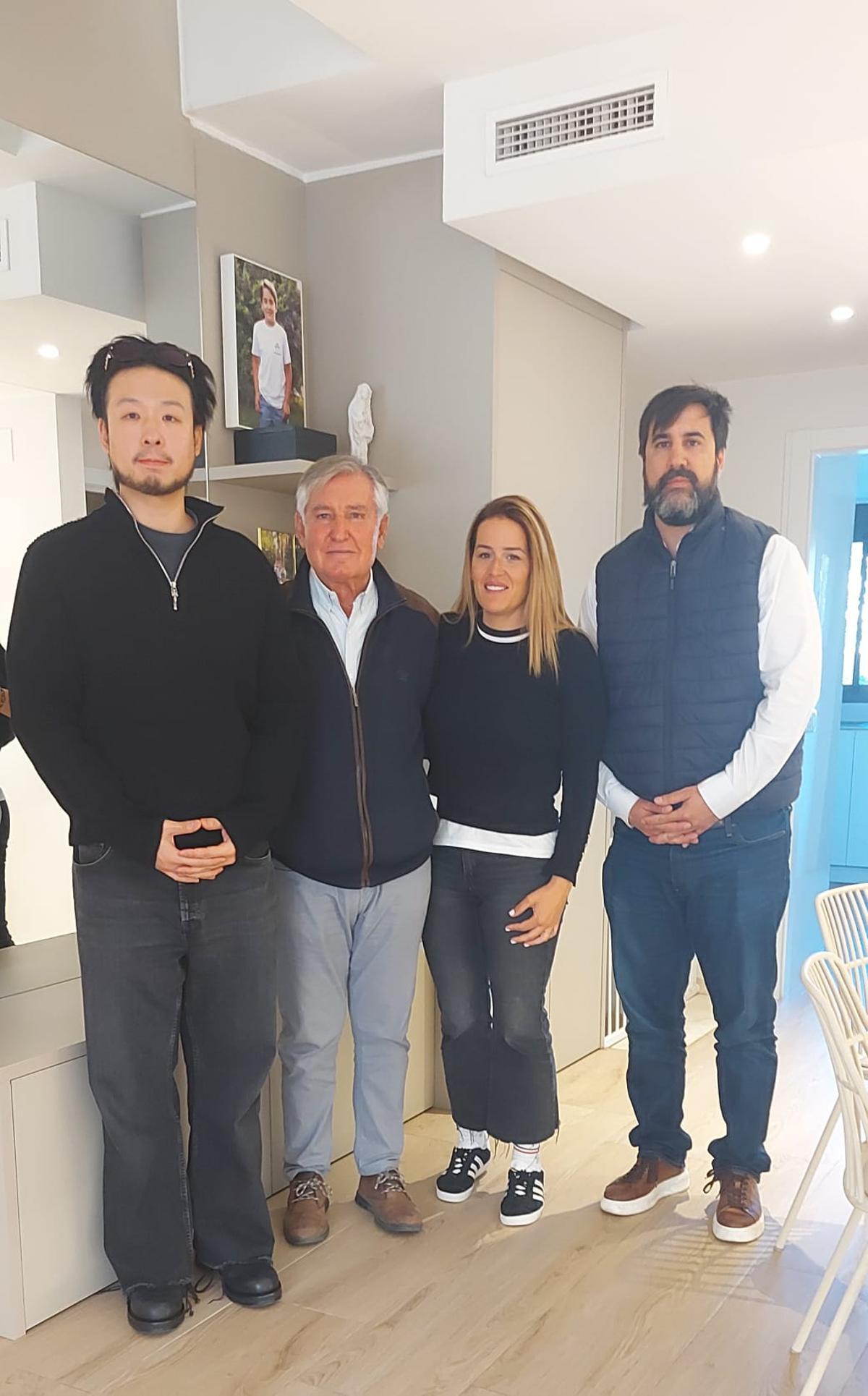 Kiat Lim, Pedro Martín, Andrea Ortuño y Javier Solís, este miércoles en la casa de Fernando Martín.