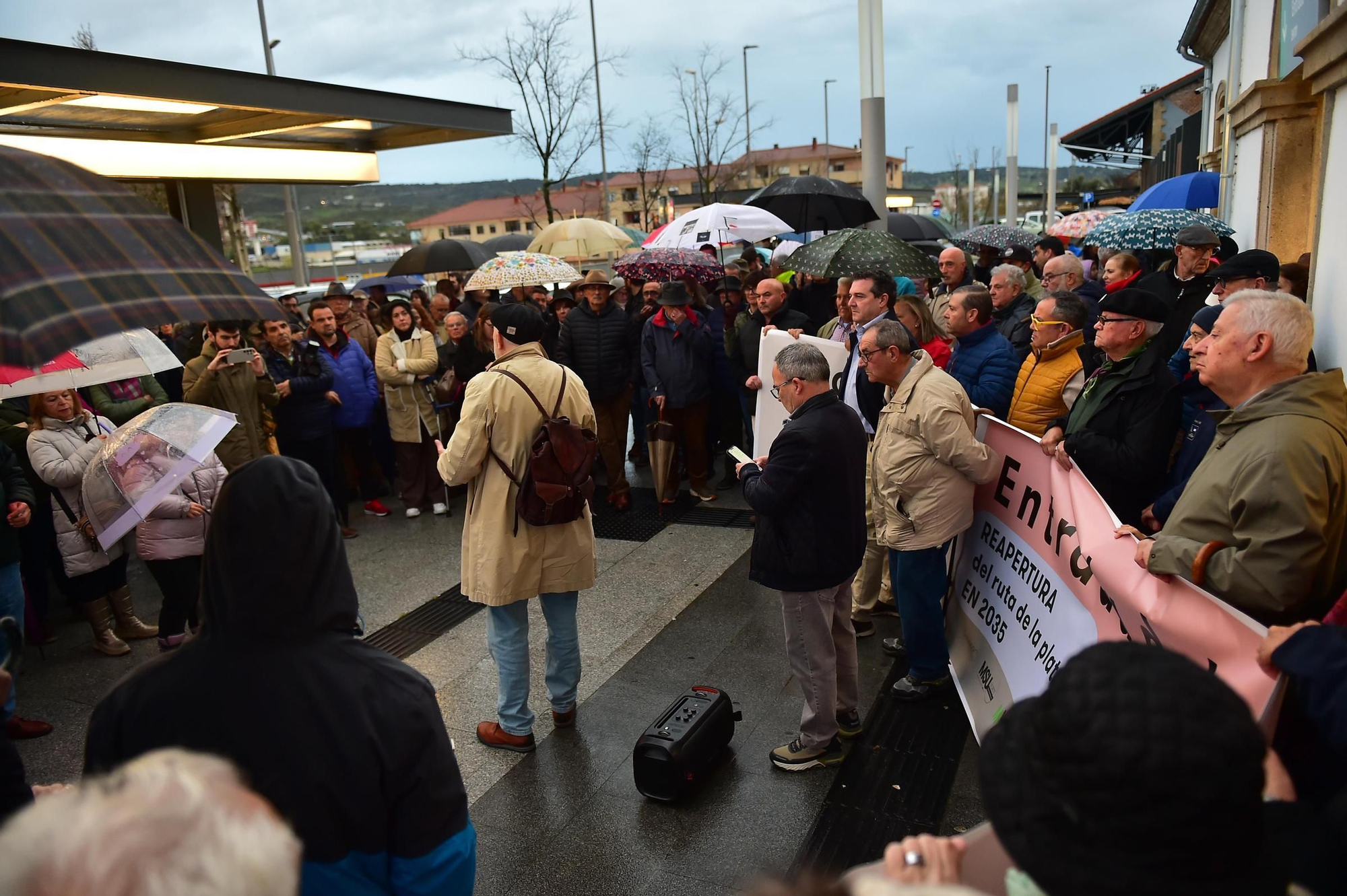 Así ha sido la concentración por el tren en Plasencia