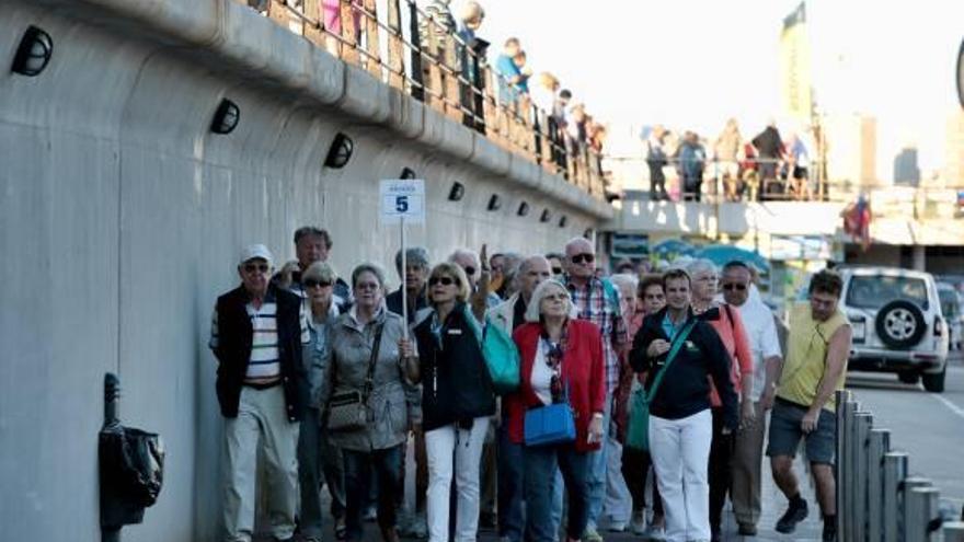 Benidorm traza rutas para captar cruceristas de Alicante y Valencia