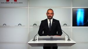 Jordi Cañas, en una rueda de prensa en el Parlament.