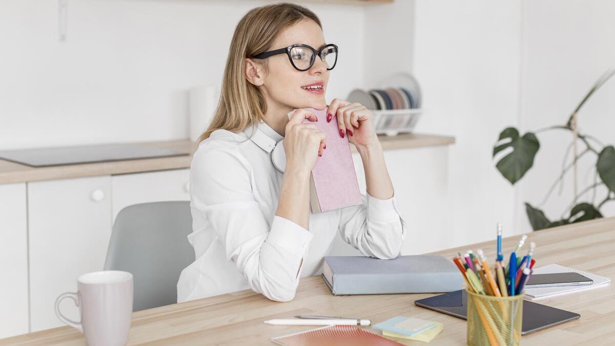 Este escritorio plegable es la solución que buscas si tu habitación es pequeña