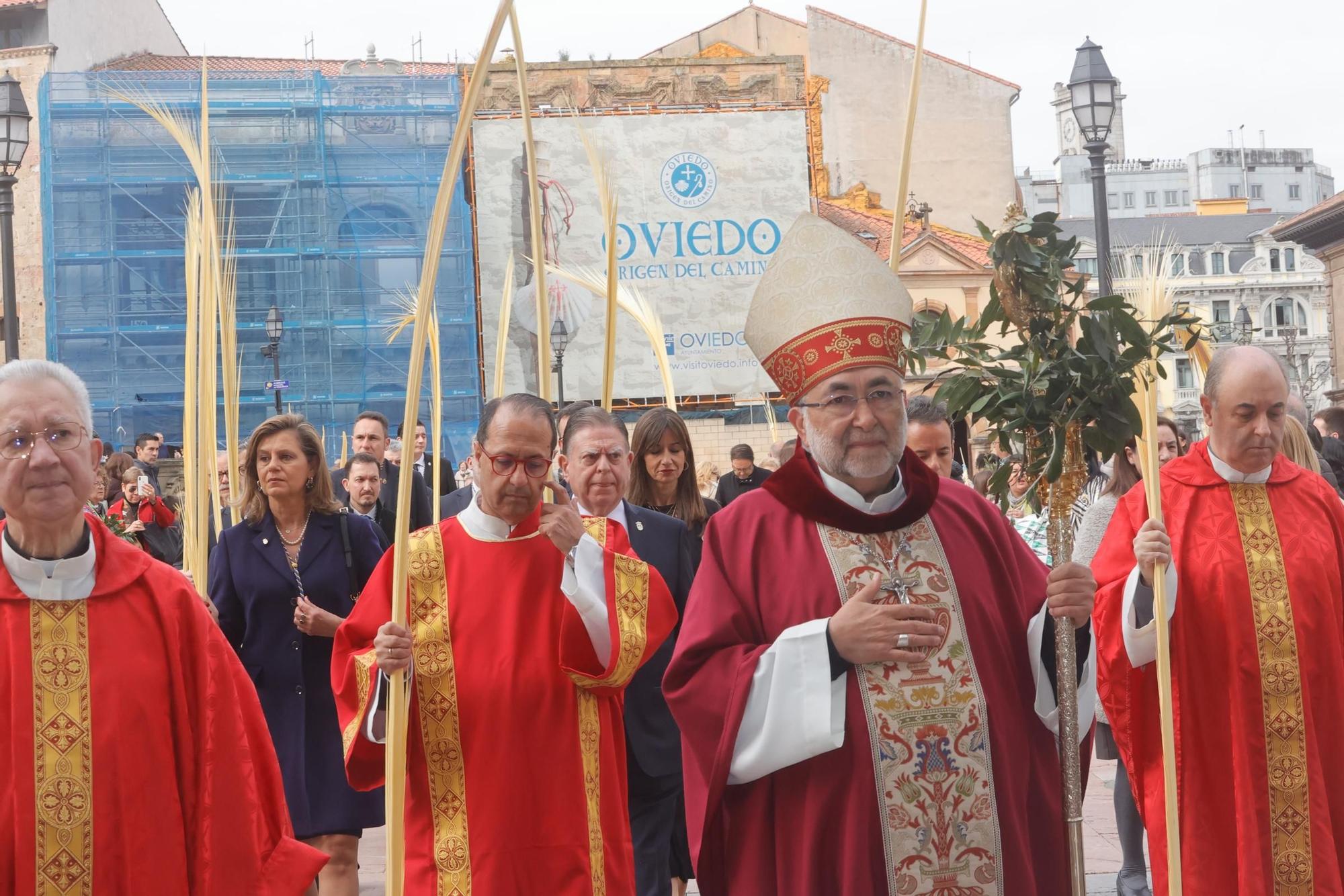 Procesión y bendición de las palmas en la Catedral.