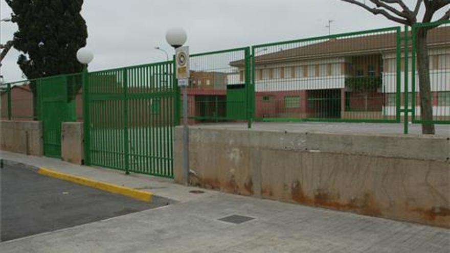 Roban portátiles y dinero del colegio Carlos Selma