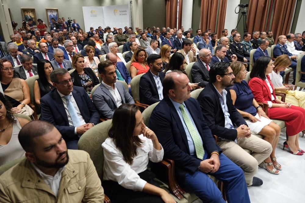 Homenaje en el Parlamento canario por el incendio