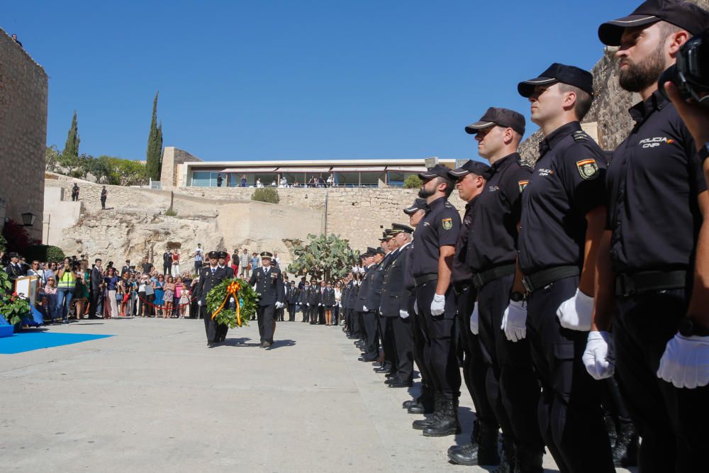 Un momento del acto de la Policía en el Castillo de Santa Bárbara.