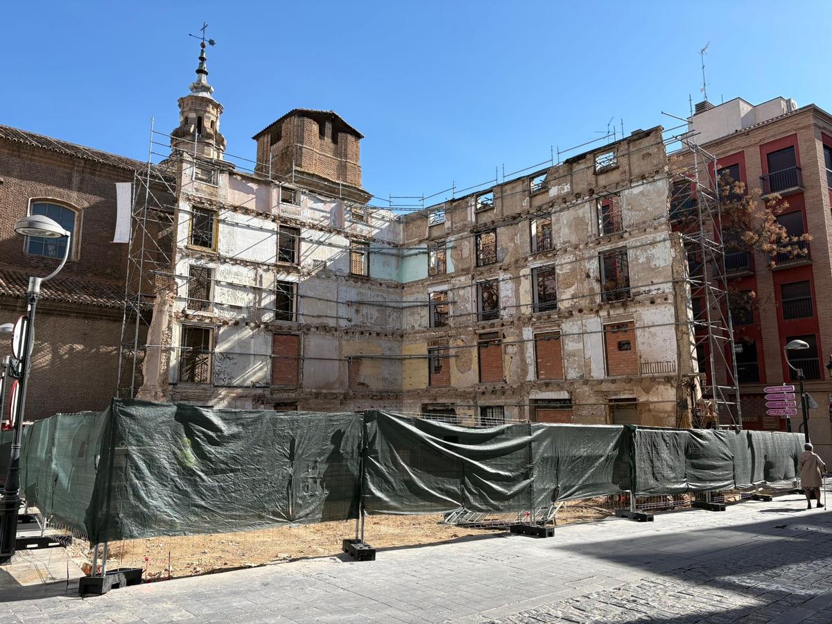 Solar en el que se construirán 22 viviendas de lujo junto a la plaza San Felipe.