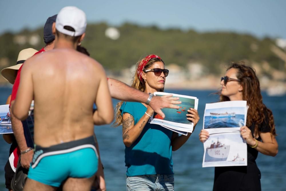 SOS Refugiados y Proartso celebran un acto reivindicativo en tres playas de Ibiza por el Día Mundial de los Refugiados