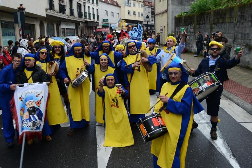 Moaña dice adiós al Entroido con el Enterro da Sardiña