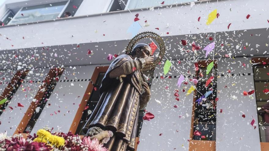Pétalos para arropar a Claret en su día