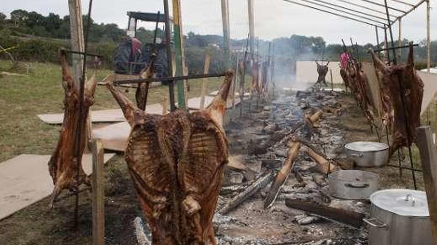 Celles tiene un secreto para su cordero: siete horas de asado