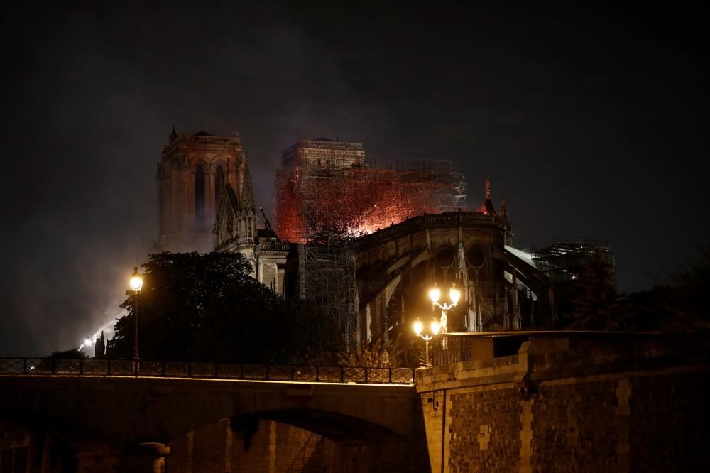 Incendi a la catedral de Notre Dame