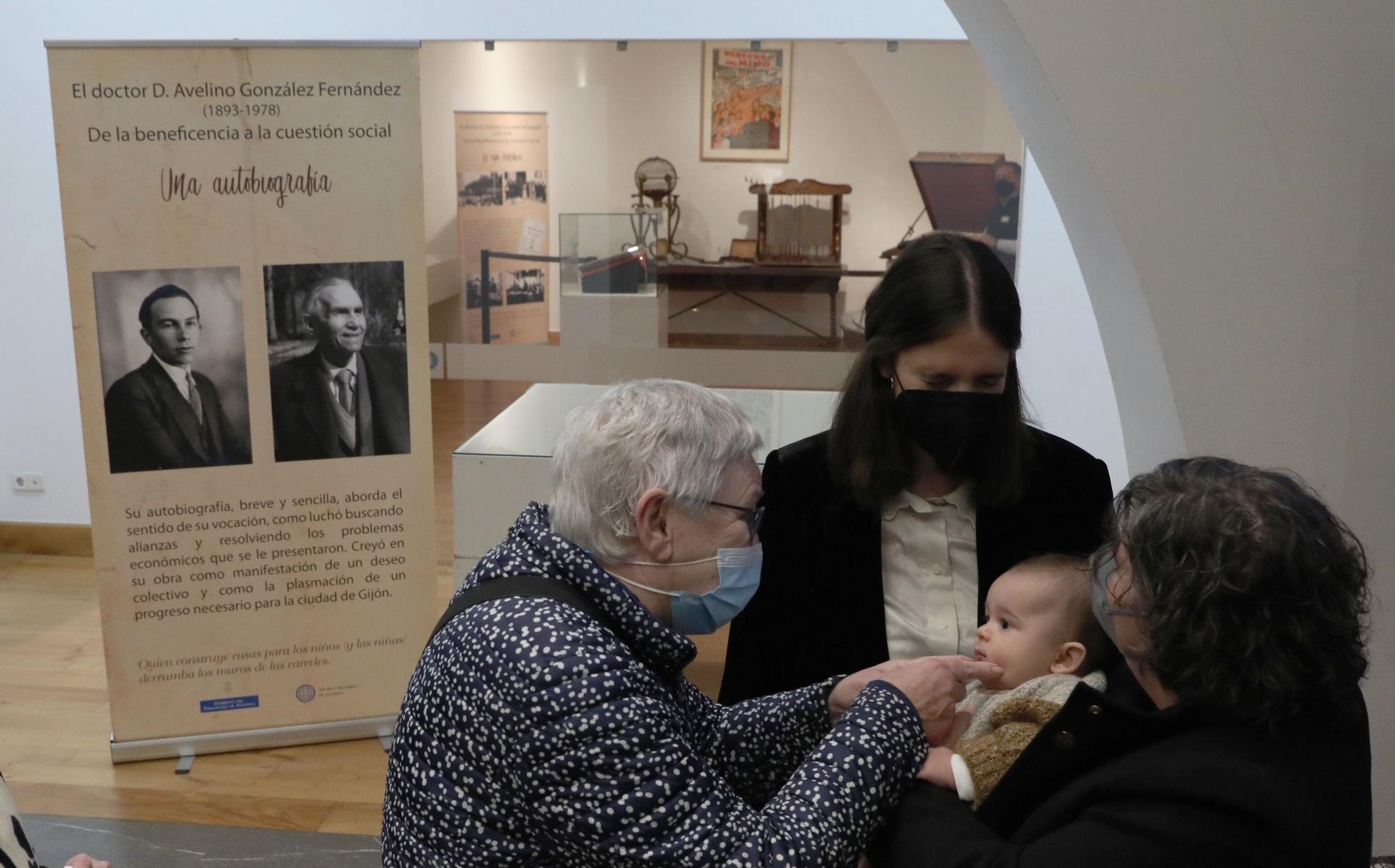 En imágenes: La exposición sobre el pediatra Avelino González