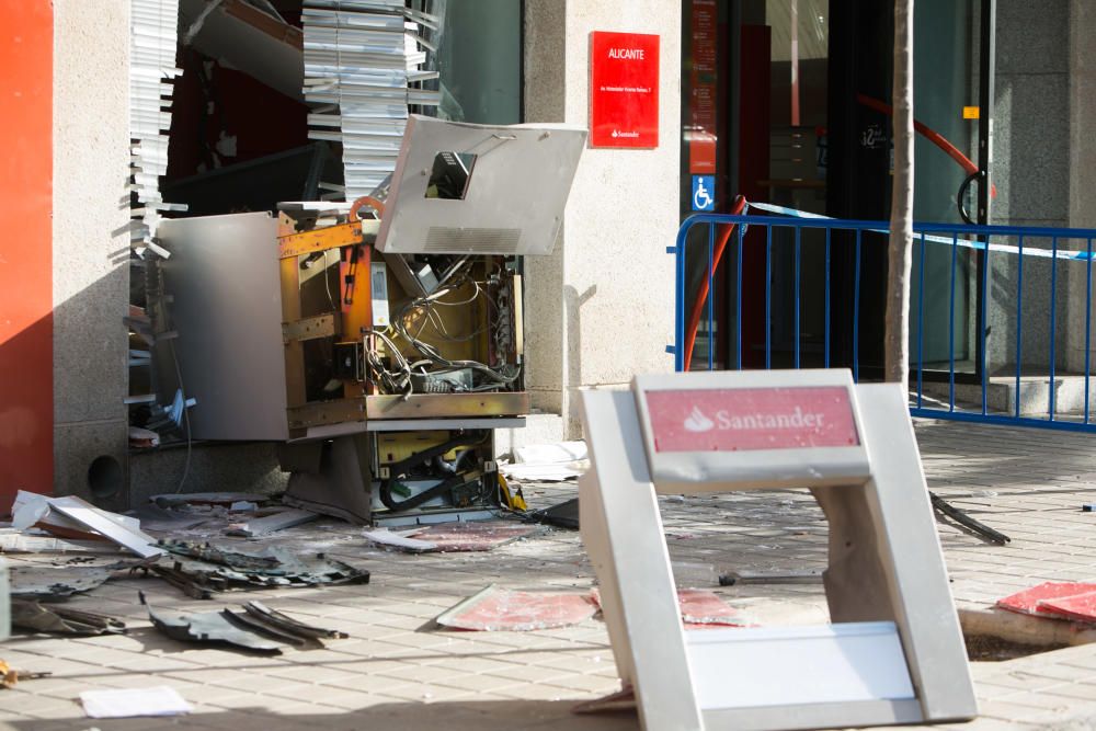 Revientan con explosivos un cajero automático en la playa de San Juan