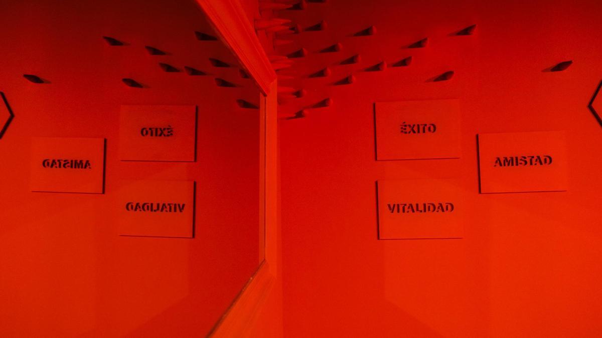 Muestra de la sala dedicada al color rojo.