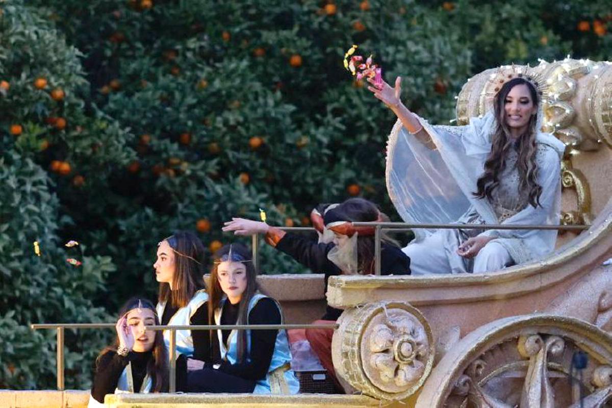 La Cabalgata de los Reyes Magos reparte ilusión por las calles de Córdoba