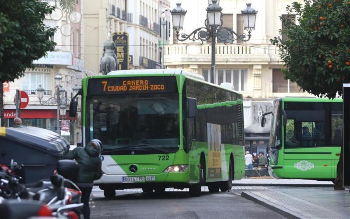 Aucorsa reunirá a los vecinos de Poniente Sur para estudiar de nuevo el recorrido de la línea 7