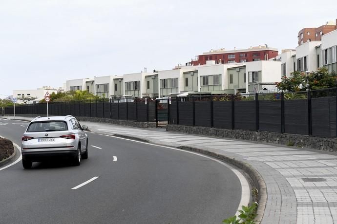 25-12-19 LAS PALMAS DE GRAN CANARI. LA MINILLA. LAS PALMAS DE GRAN CANARIA. Foto de un edificio de dúples en la Avenida de Ansite, número 11, que tienen exceso de altura, con respecto al plan general.  Fotos: Juan Castro.  | 25/12/2019 | Fotógrafo: Juan Carlos Castro