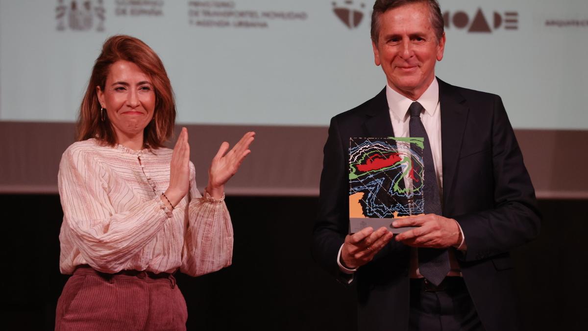 Emilio Tuñón con la ministra Raquel Sánchez Jiménez.