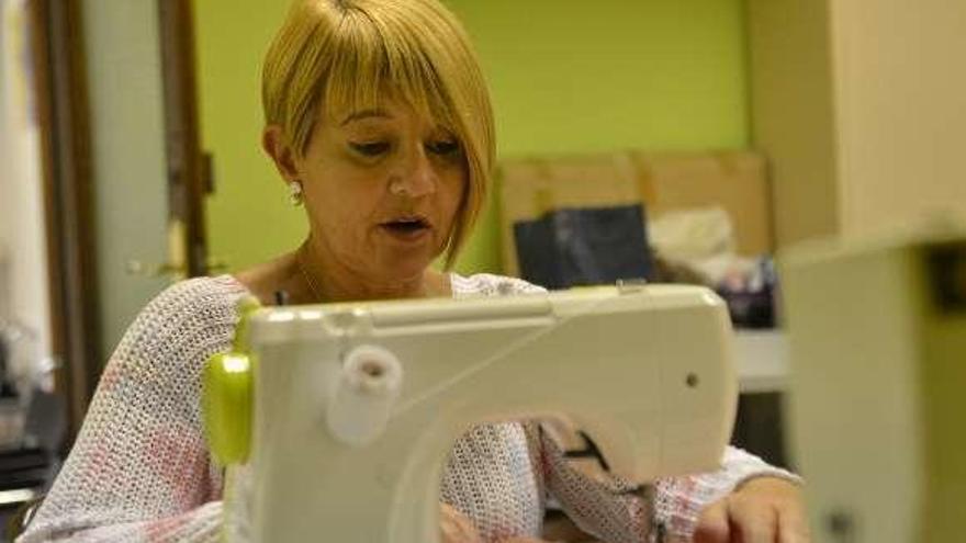 Gladys Nieves, en el taller de costura.