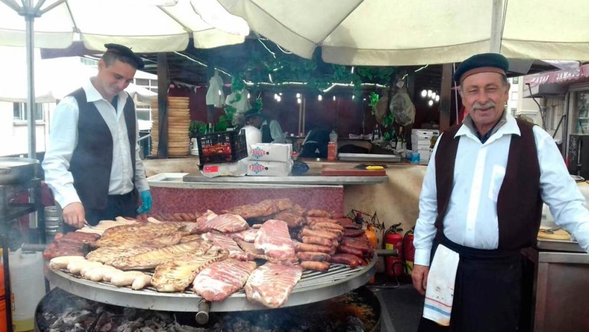 La Reconquista combate la lluvia con música y chor La Reconquista combate la lluvia con música y chor