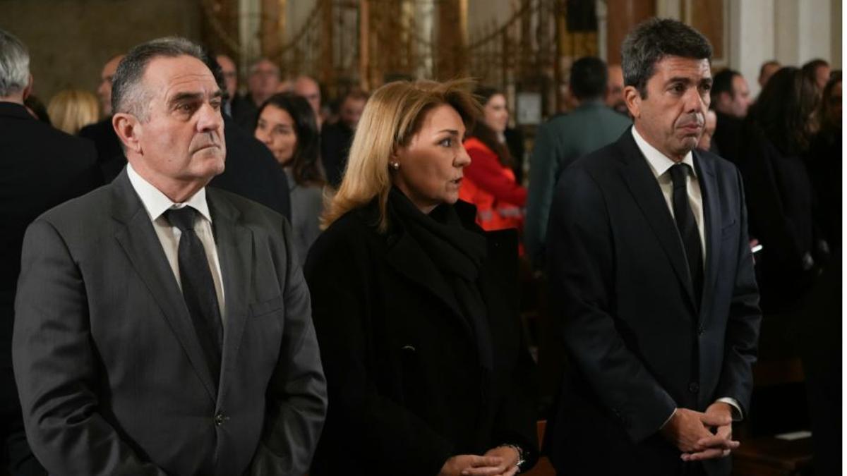 Francisco Gan Pampols, Susana Camarero y Carlos Mazón, el lunes, en el funeral en la Catedral.