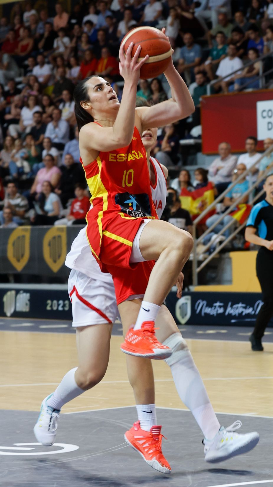 La seleccción femenina de básquet reina en Vigo