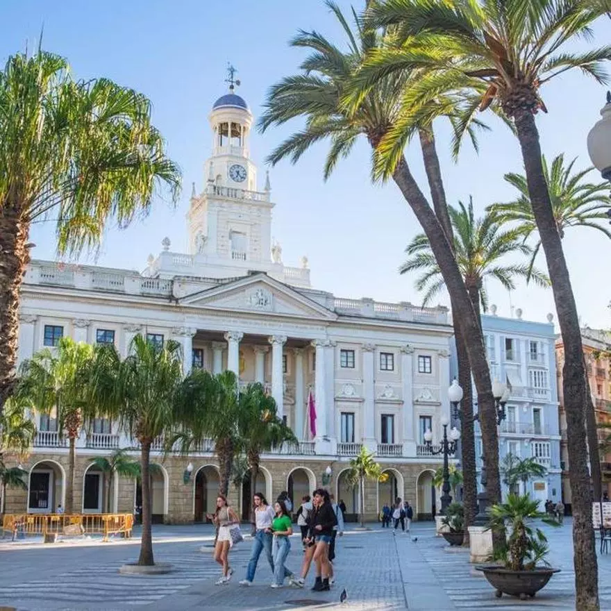 La ciudad donde se come el mejor pescaíto frito de España es conocida como "la Sirena del Océano": una joya con 60 Bienes de Interés Cultural