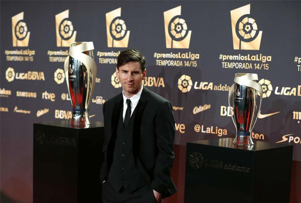 Messi posa a l’arribar a la gala dels premis de la Lliga de Futbol Professional de la temporada 2014-15.